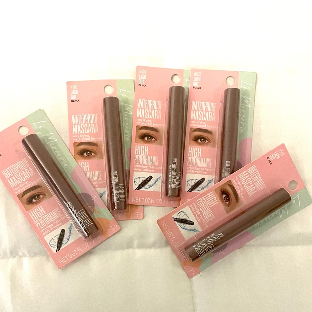 High performance waterproof,smudge resistant mascara.